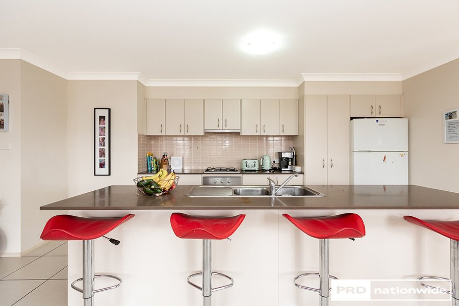 6 Lindsay Road TAMWORTH 12