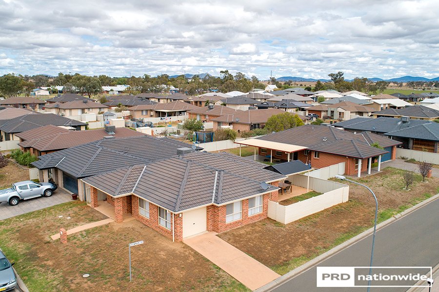 6 Lindsay Road TAMWORTH 21