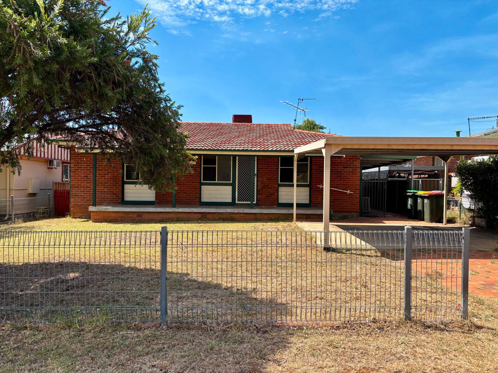 6 Lorraine Street WEST TAMWORTH 1