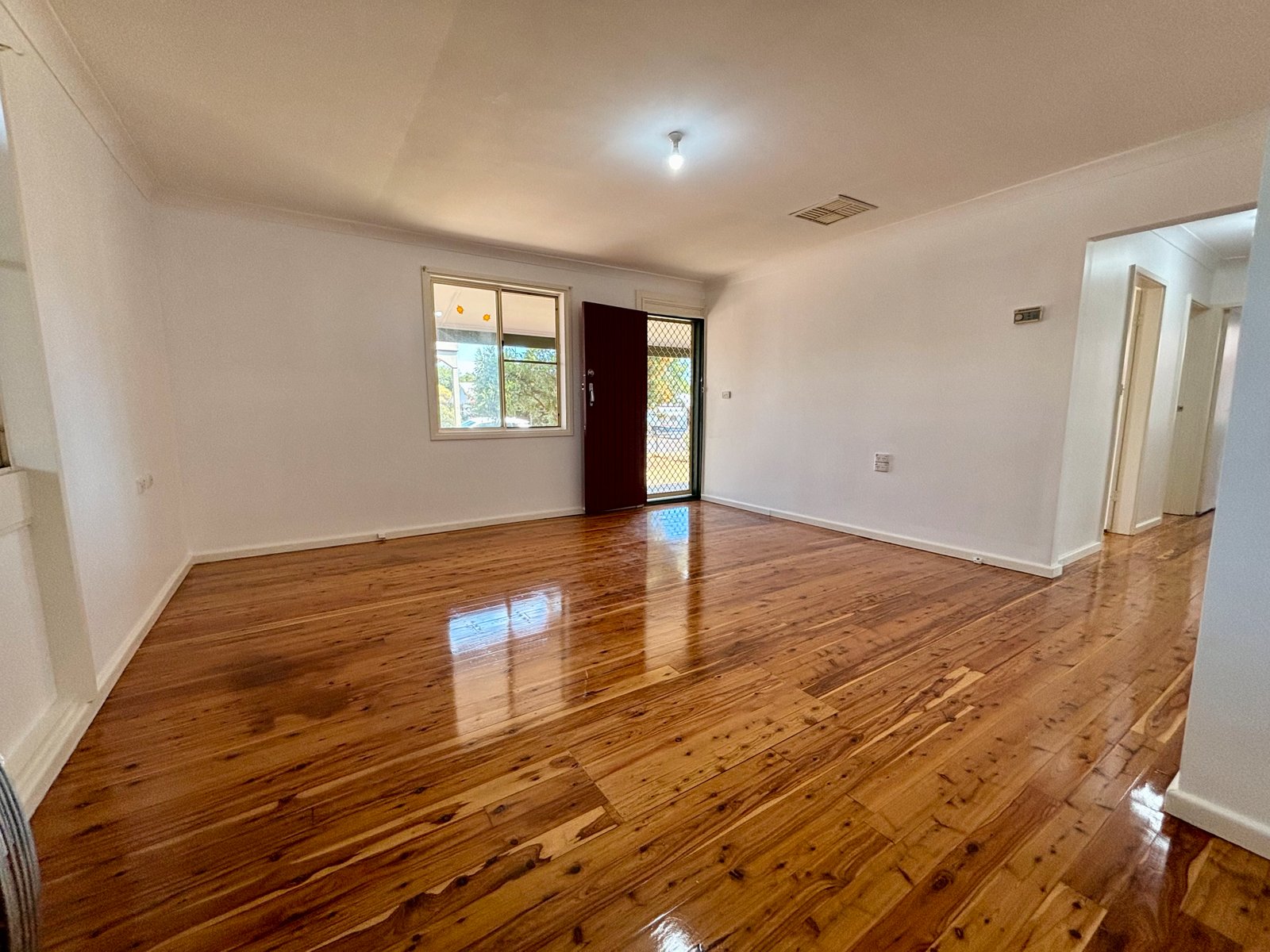 6 Lorraine Street WEST TAMWORTH 3