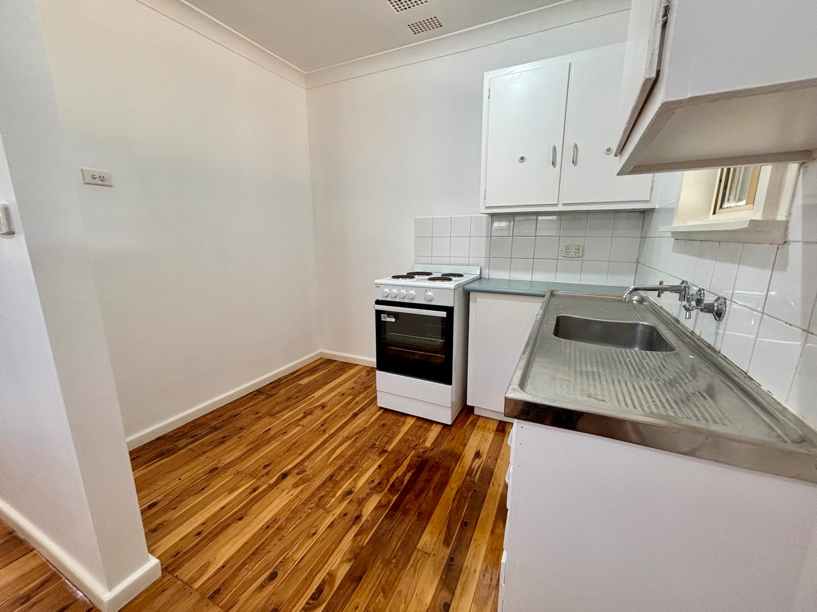 6 Lorraine Street WEST TAMWORTH 4