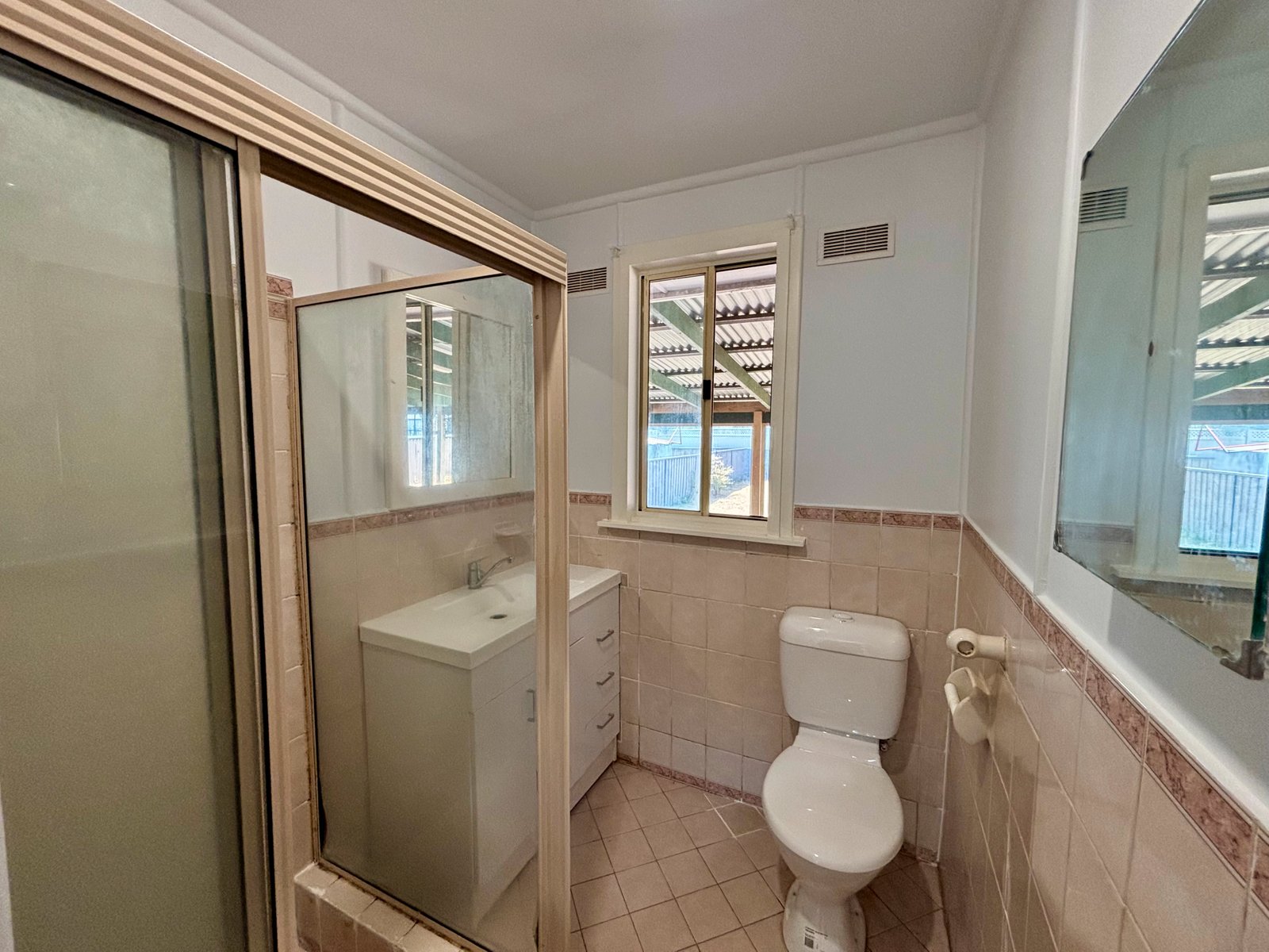 6 Lorraine Street WEST TAMWORTH 8