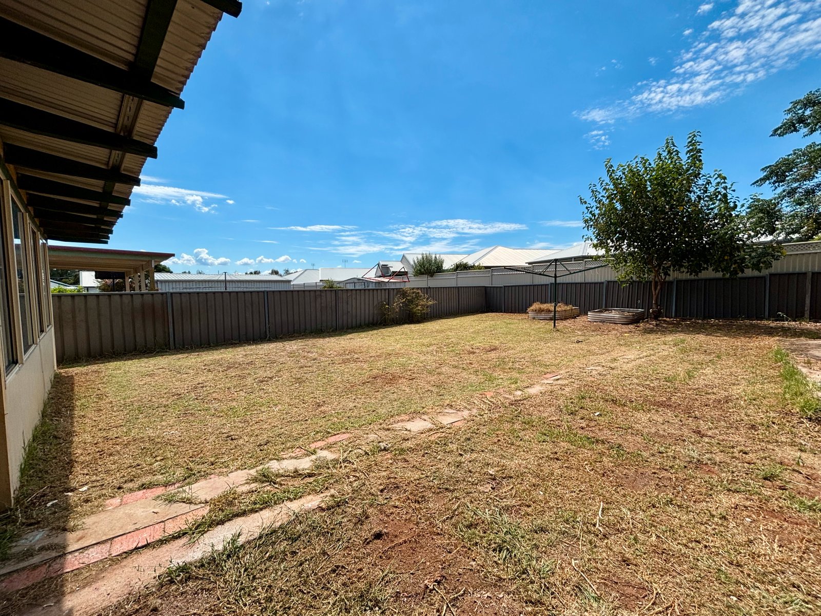 6 Lorraine Street WEST TAMWORTH 11