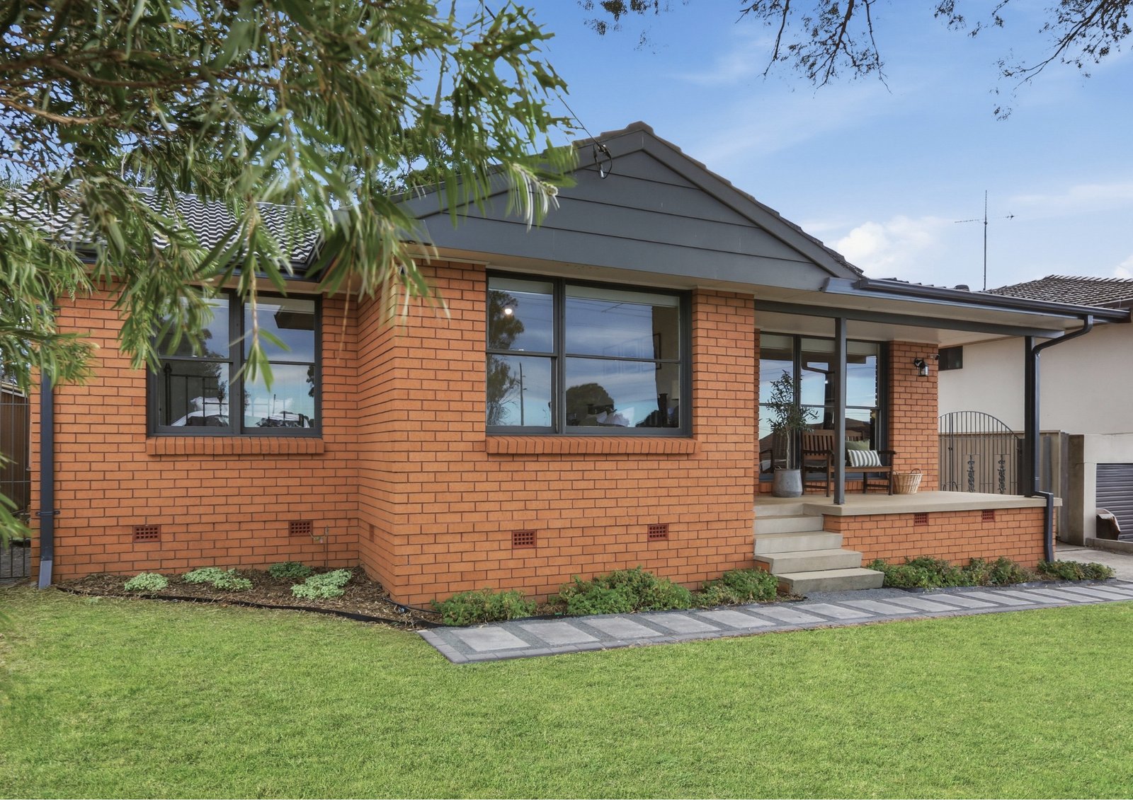 6 Macquarie Street ALBION PARK 1