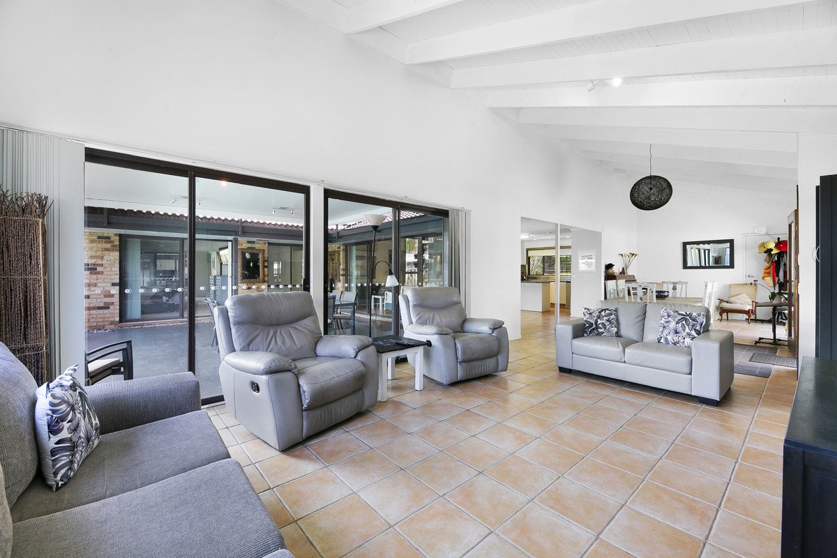 6 Magnetic Street Mermaid Waters 8