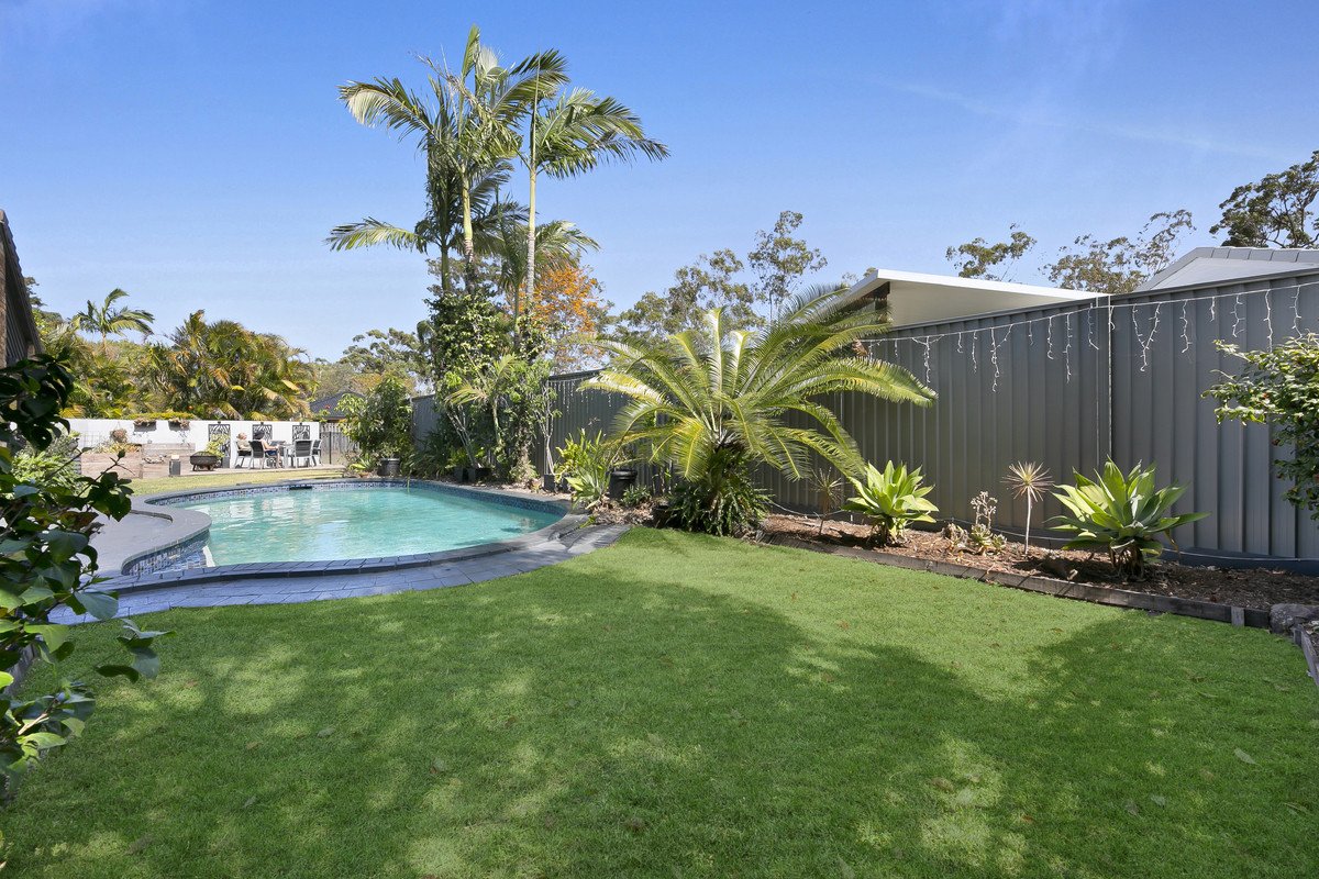 6 Magnetic Street Mermaid Waters 22