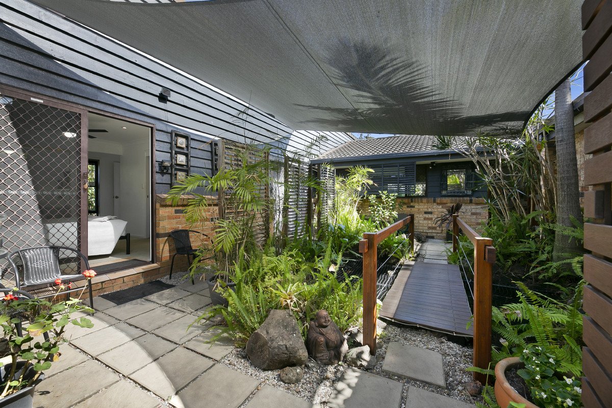 6 Magnetic Street Mermaid Waters 33