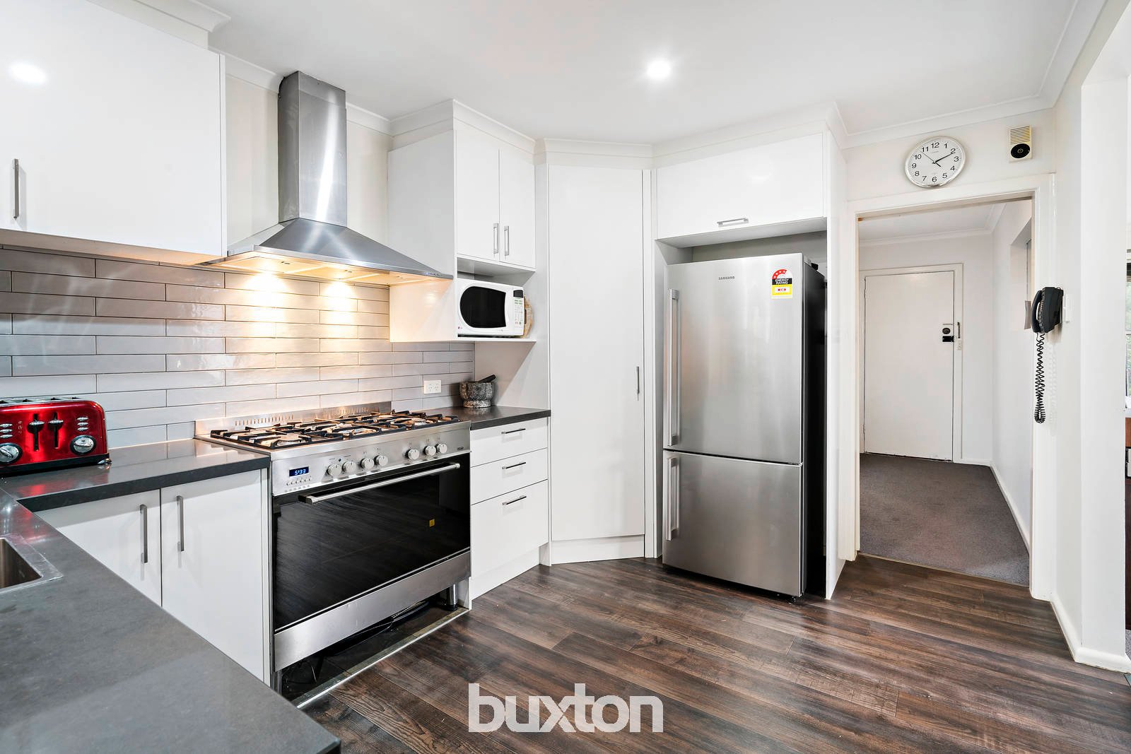 6 Mardi Court, Clayton South