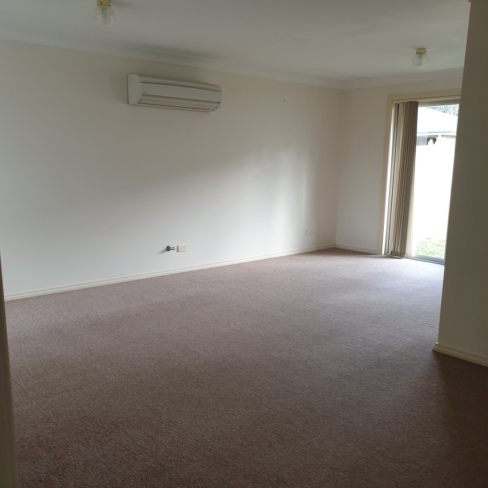 6 Maroo Street TUMUT 3