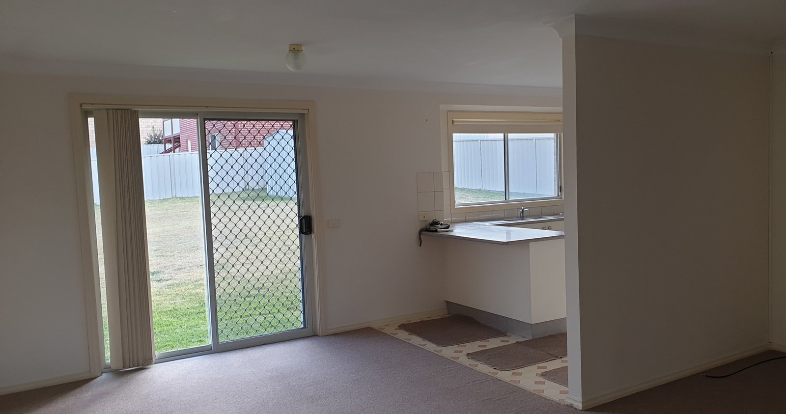 6 Maroo Street TUMUT 4
