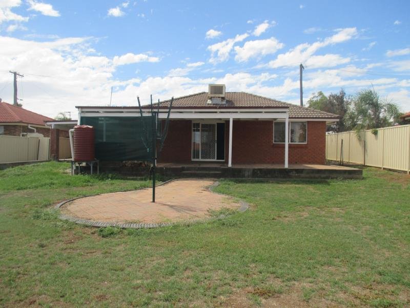 6 Marshall Place TAMWORTH 9