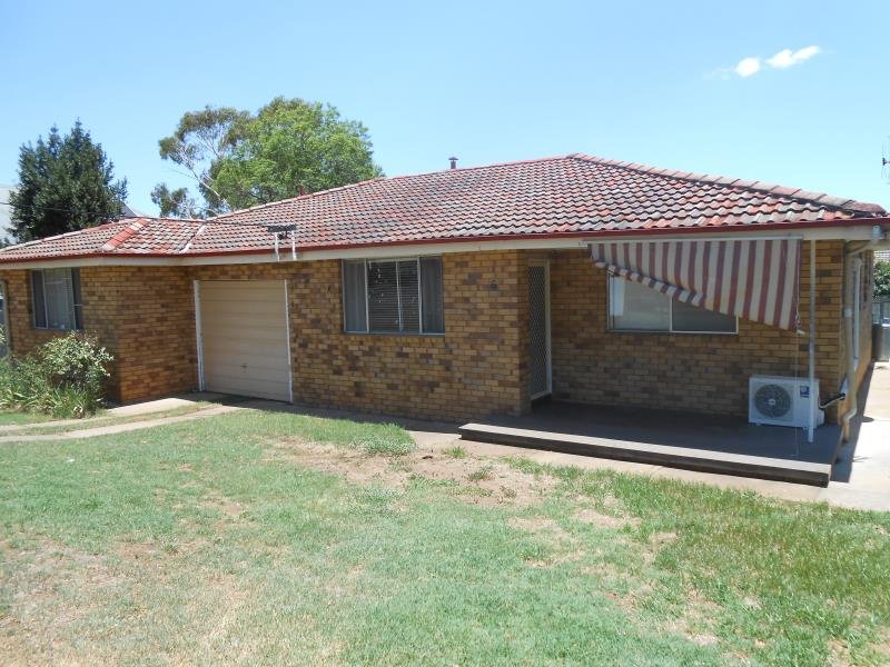 6 Martin Street TAMWORTH 9