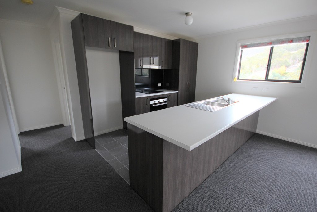 6 McGill Rise CLAREMONT 4