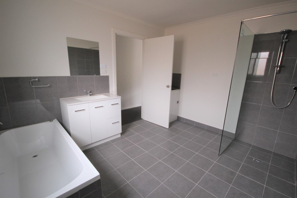 6 McGill Rise CLAREMONT 9