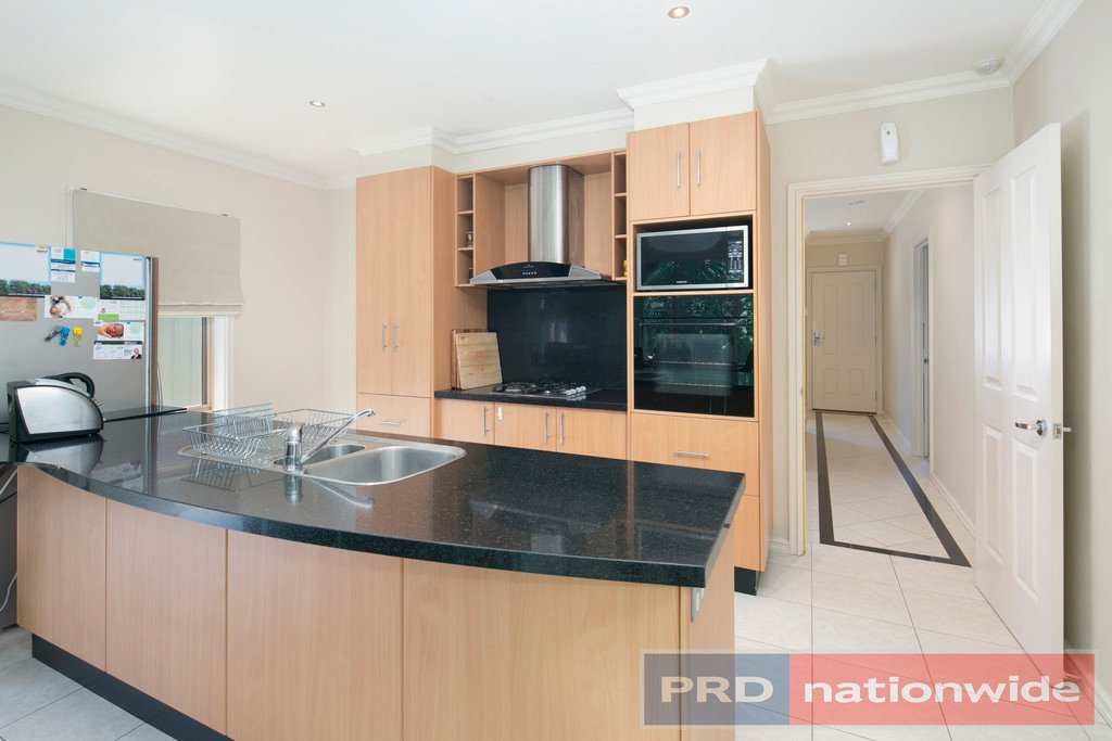 6 McPhie Court LAKE GARDENS 2