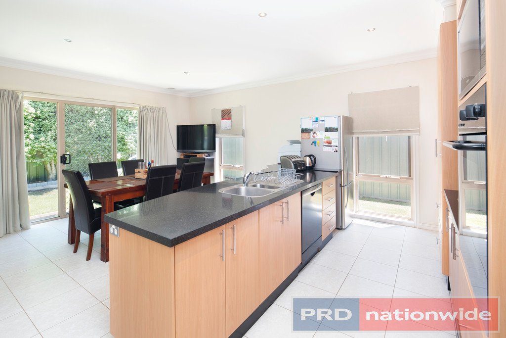 6 McPhie Court LAKE GARDENS 3