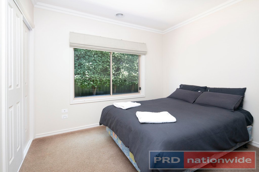 6 McPhie Court LAKE GARDENS 8