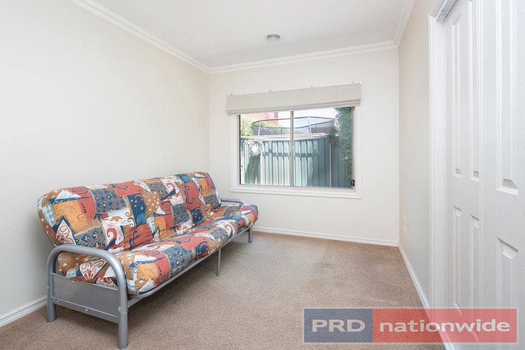 6 McPhie Court LAKE GARDENS 9