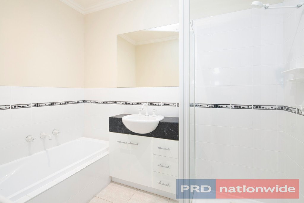 6 McPhie Court LAKE GARDENS 10