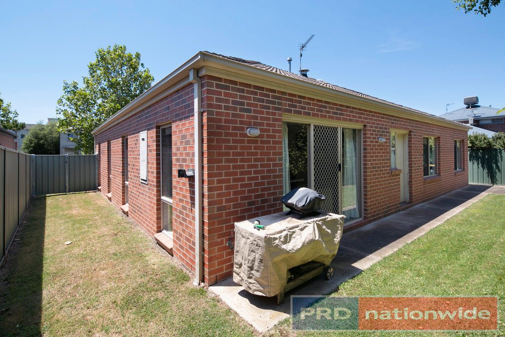 6 McPhie Court LAKE GARDENS 11