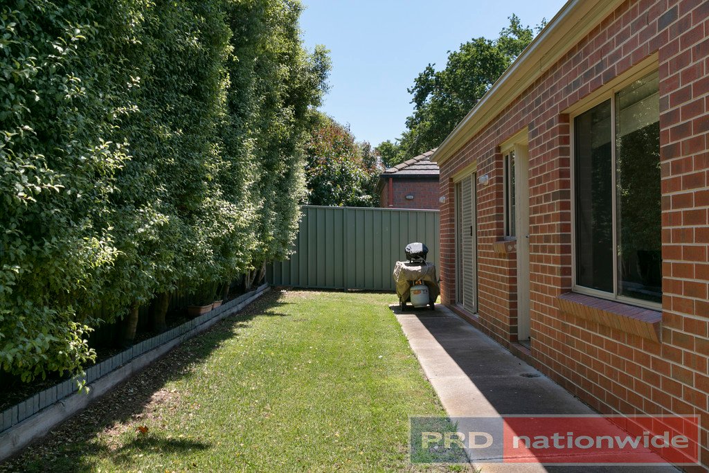 6 McPhie Court LAKE GARDENS 12