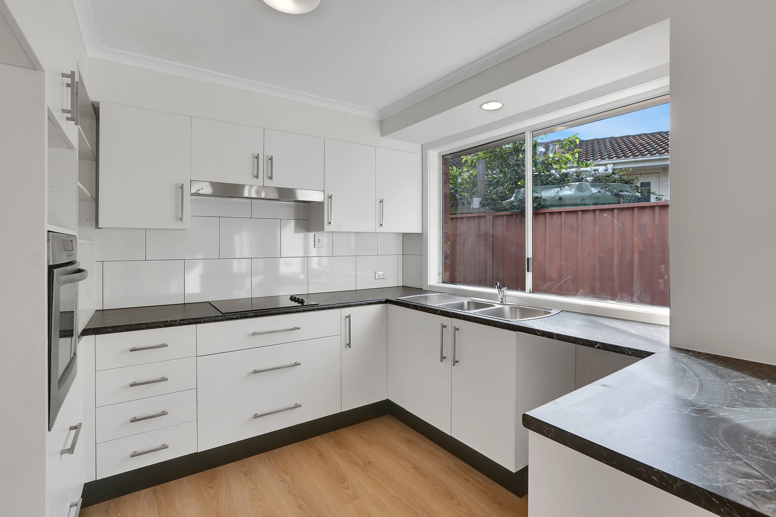 6 Meehan Close HORSLEY 2