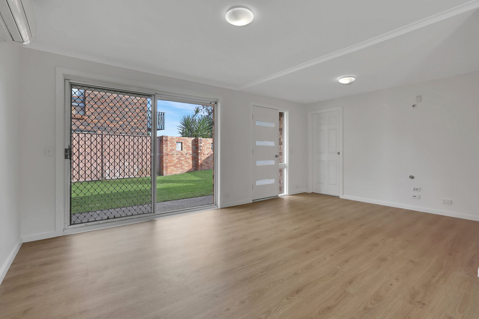 6 Meehan Close HORSLEY 3