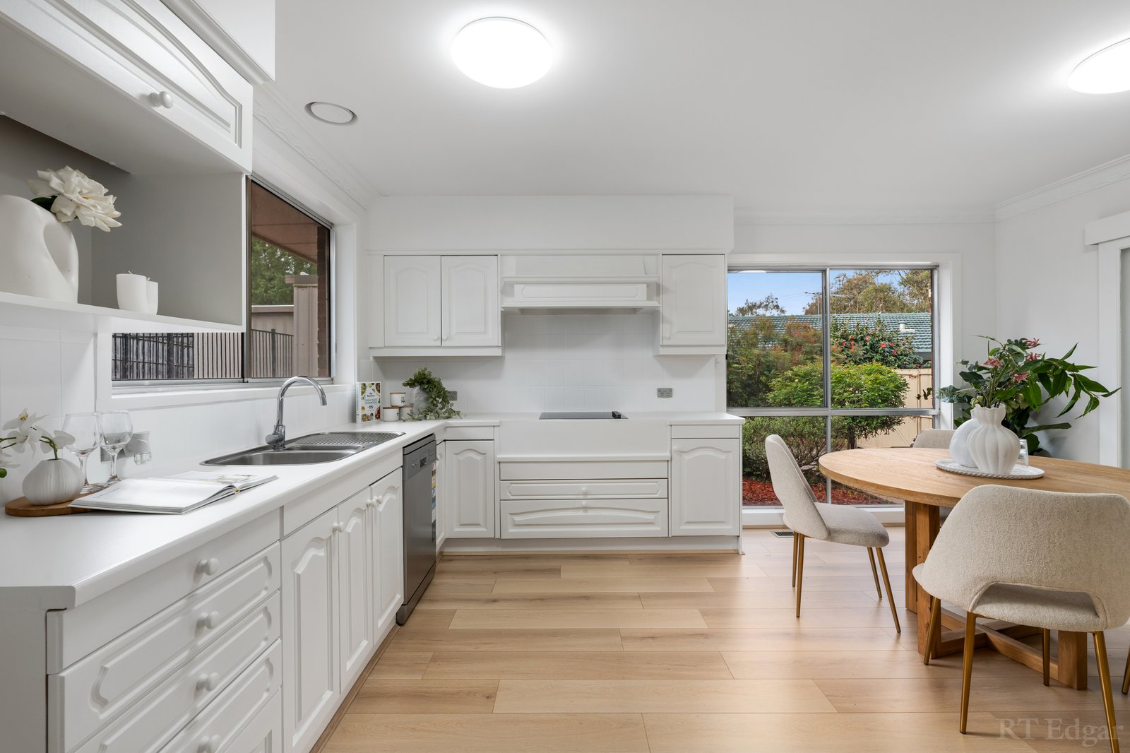 Real Estate and Property in 6 Mercedes Court, Rosanna, VIC