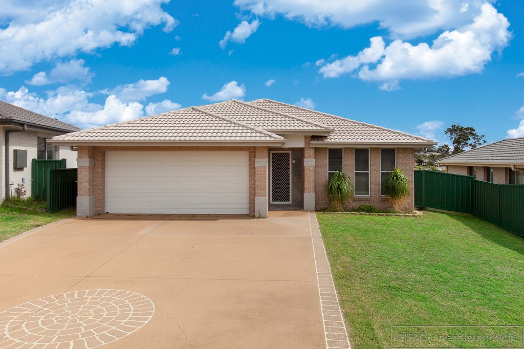 6 Mileham Cct  RUTHERFORD 1