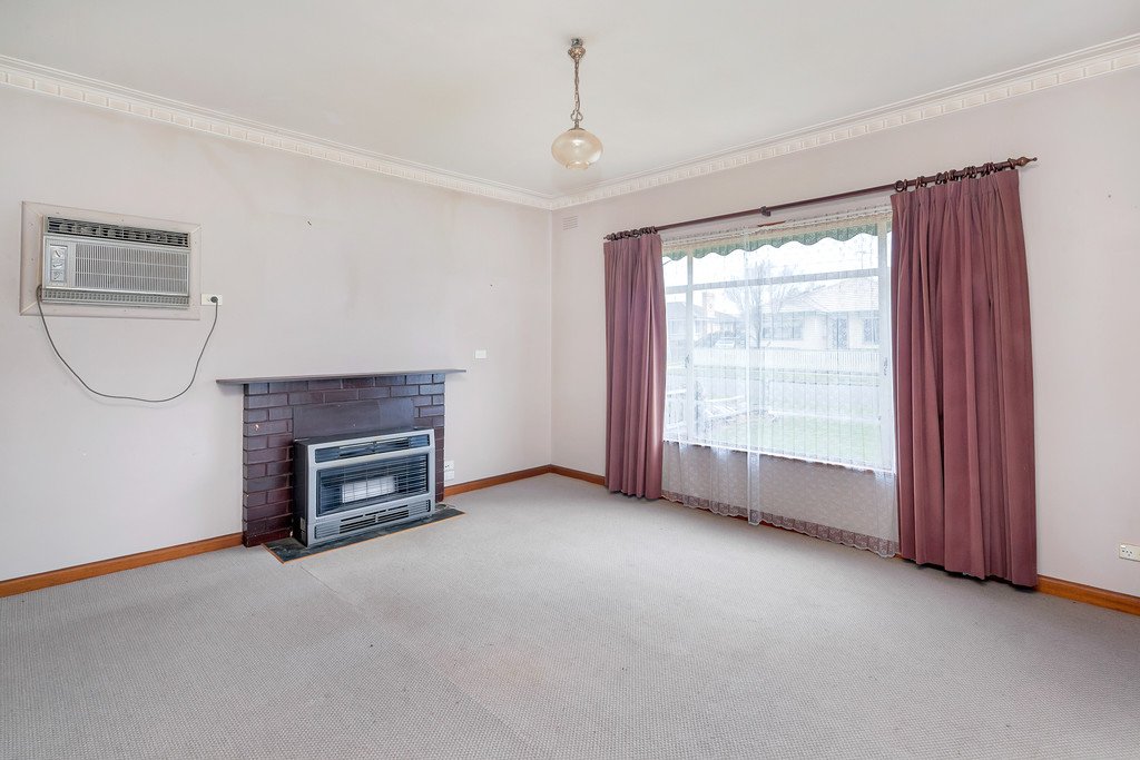 6 Molbray Street WENDOUREE 3