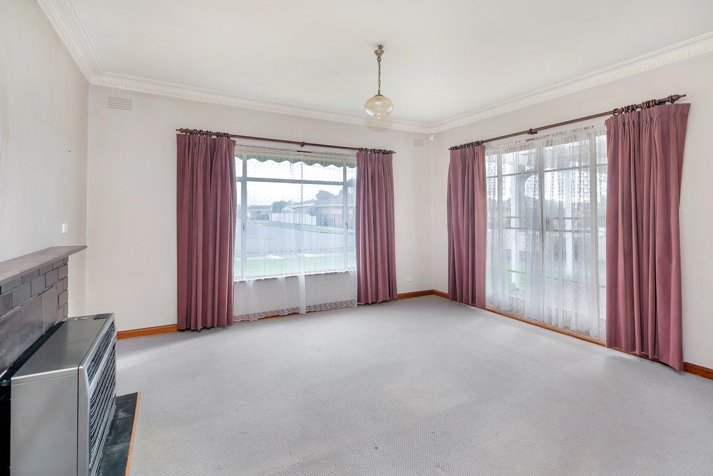 6 Molbray Street WENDOUREE 4