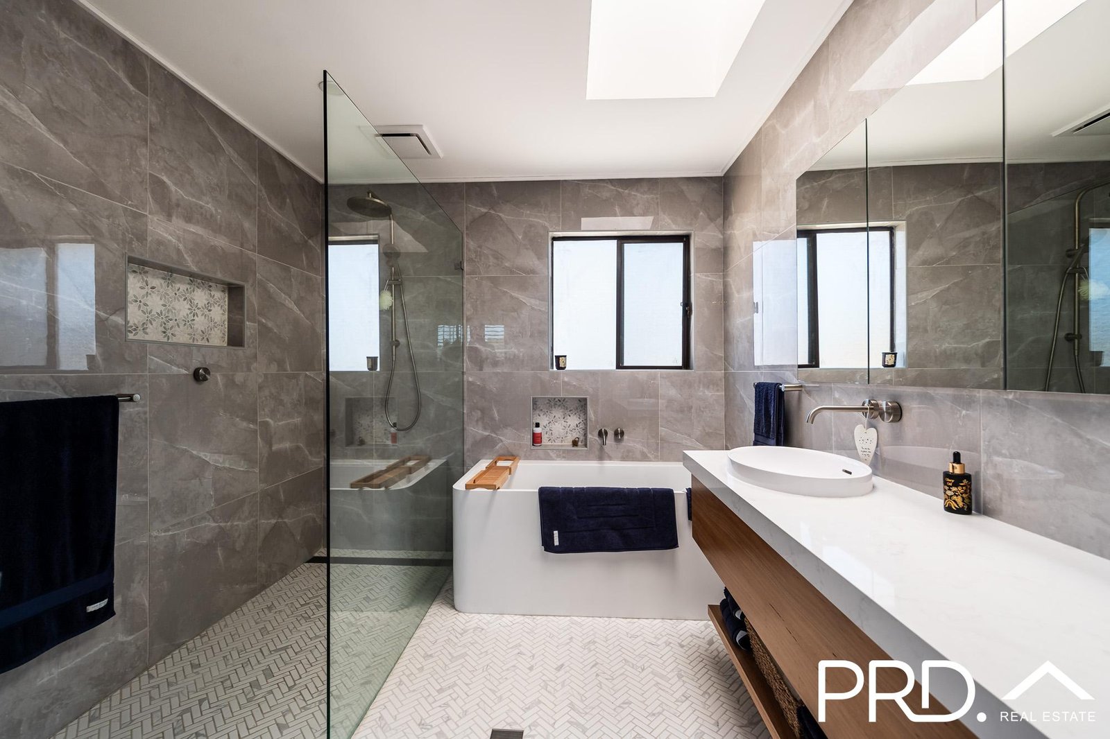 6 Moncrieff Place MILPERRA 6