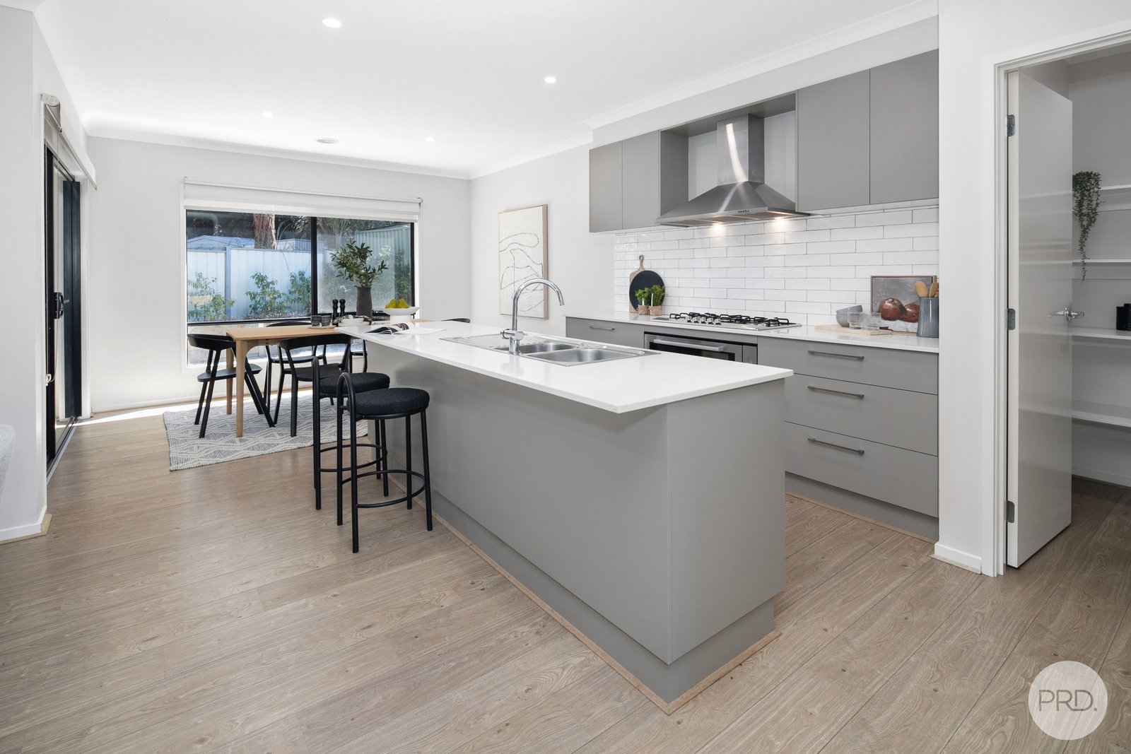 6 Moneill Close BROWN HILL 7