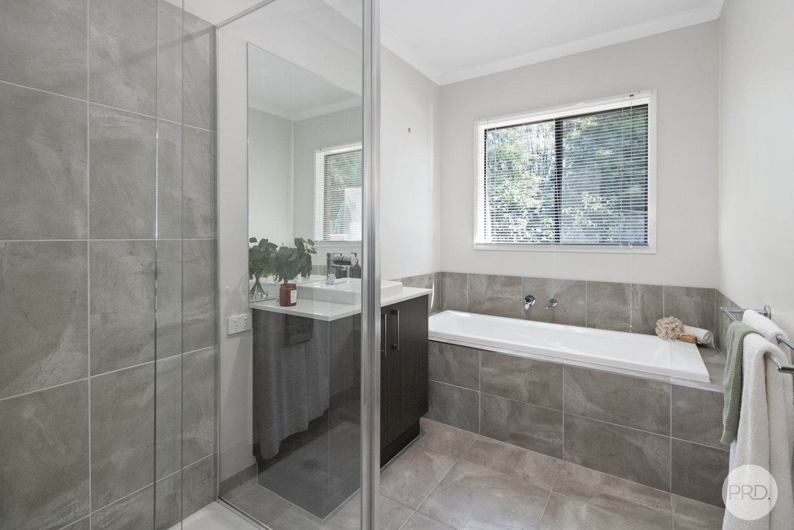 6 Moneill Close BROWN HILL 19