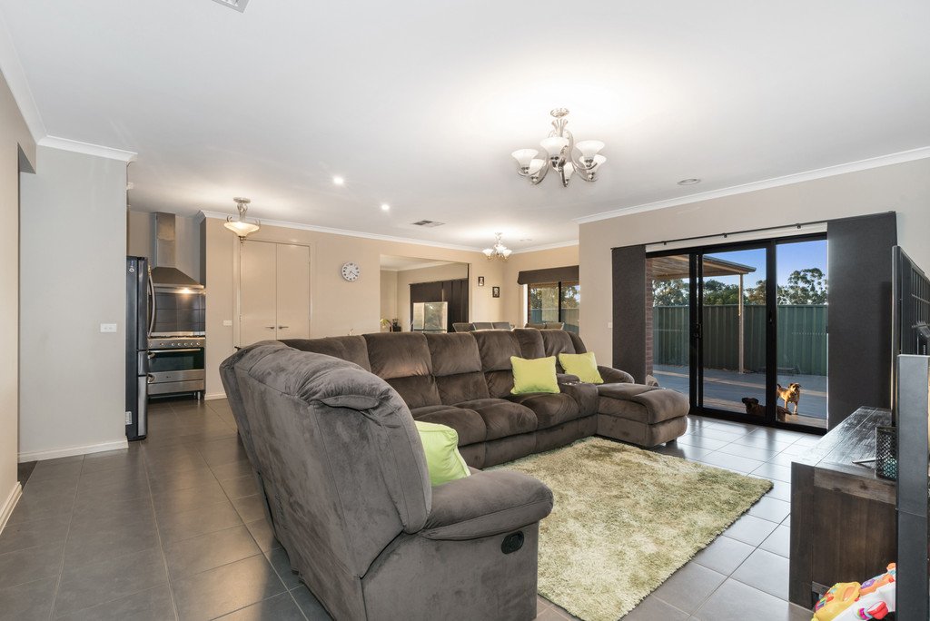 6 Montana Place KANGAROO FLAT 2