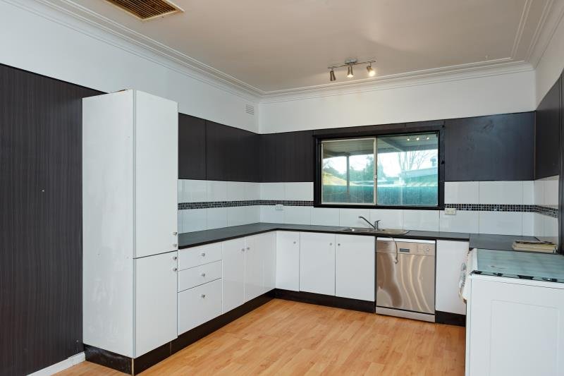 6 Montgomery Street ASHMONT 3