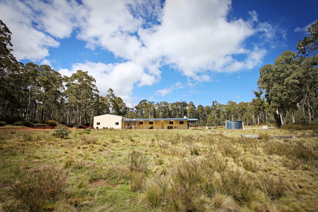 6 Moody's Hill Road TUMBARUMBA 1