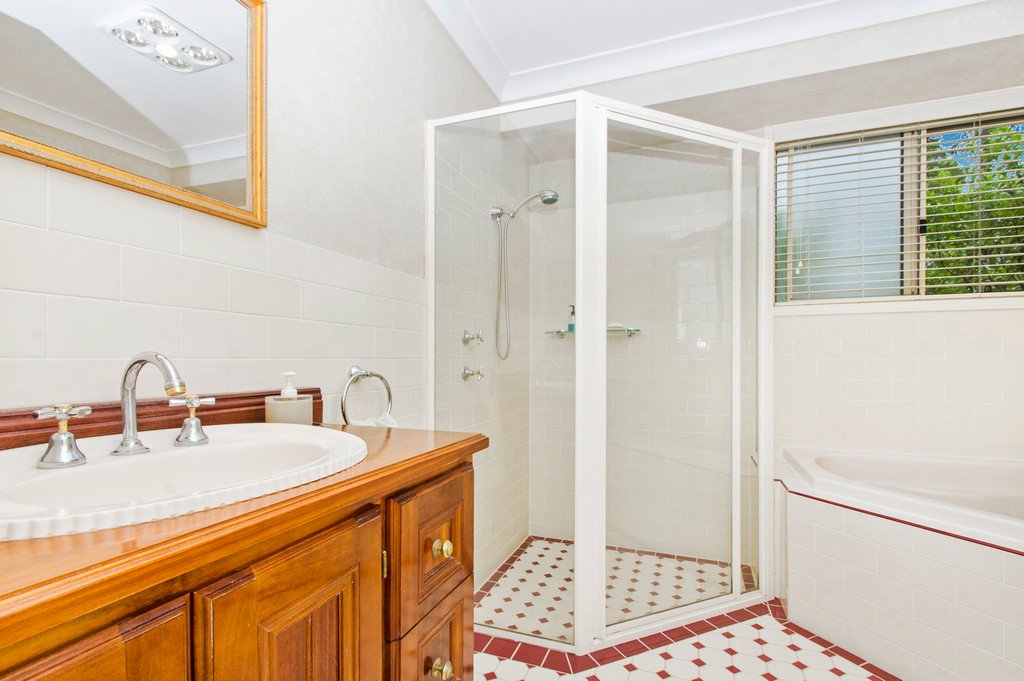 6 Mountain View Road KEW 8