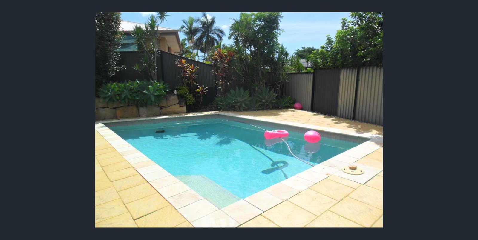 6 Muston Court CARRARA 1
