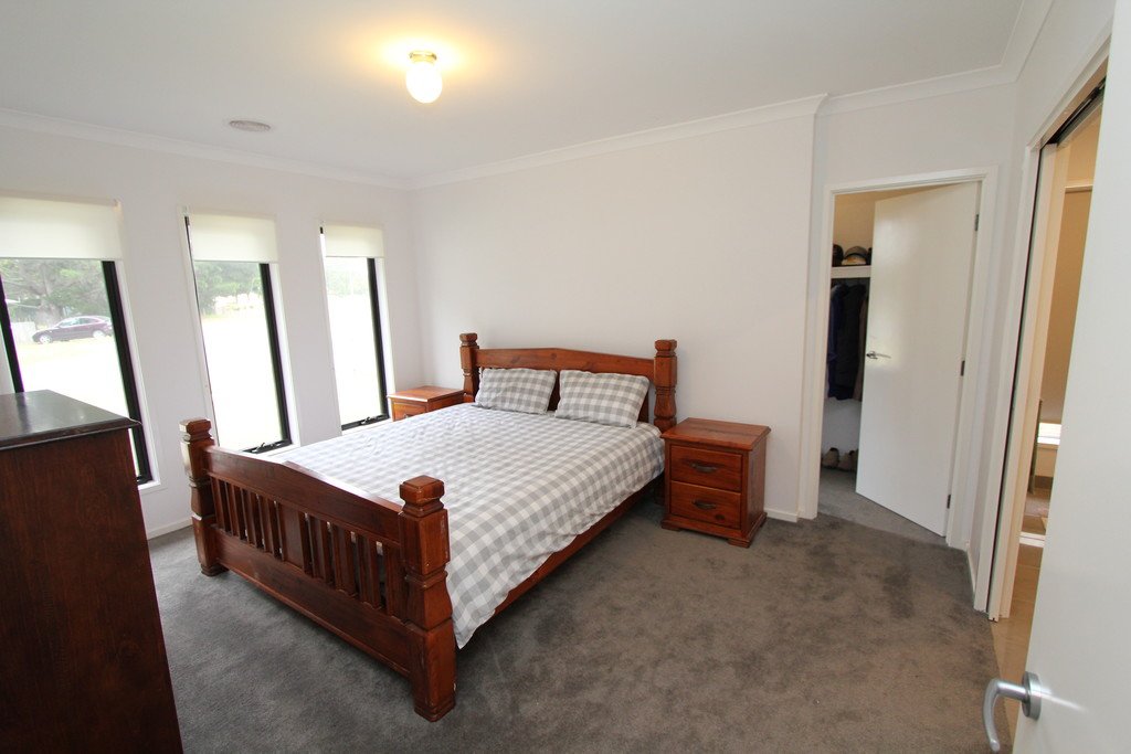 6 Myrtle Grove Road BALLAN 8