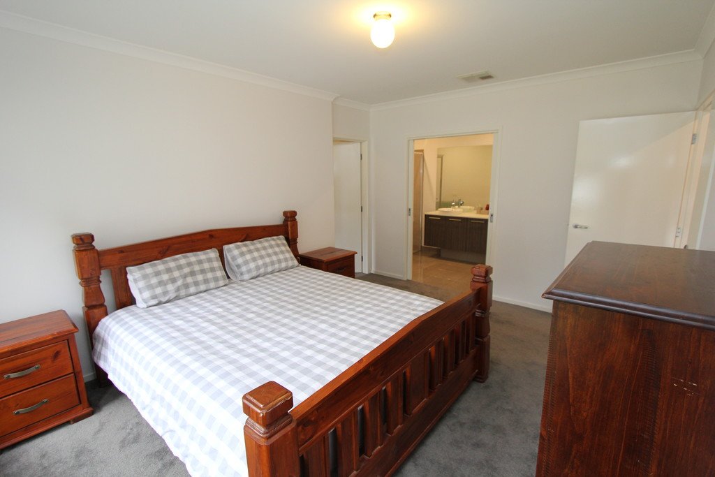 6 Myrtle Grove Road BALLAN 9