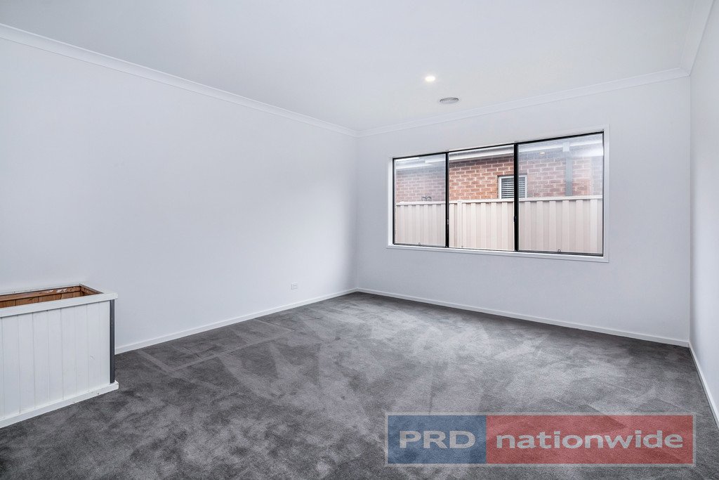 6 Myrtle Grove Road BALLAN 11