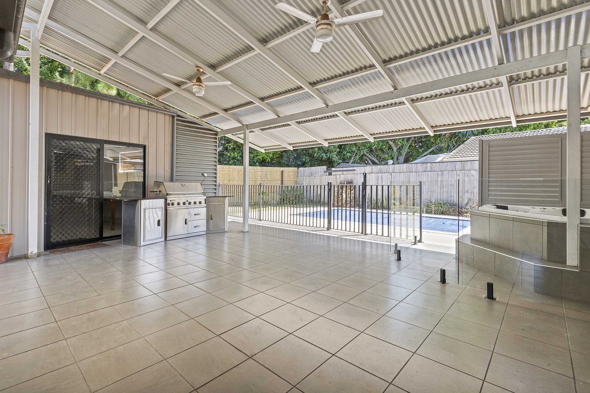 6 Nalya Court Mermaid Waters 1