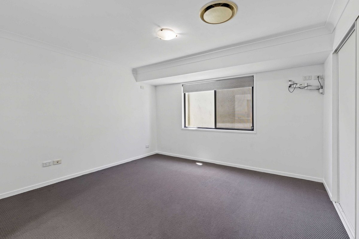 6 Nalya Court Mermaid Waters 11