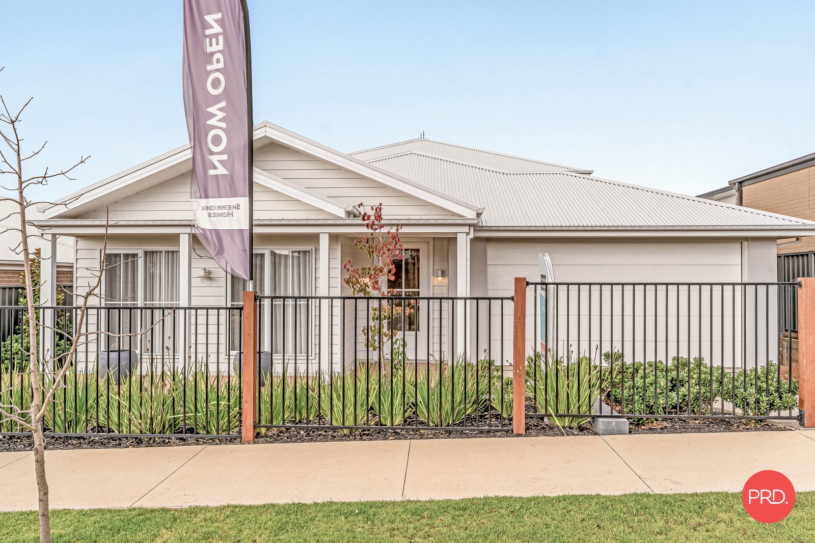 6 Neon Crescent STRATHFIELDSAYE 2