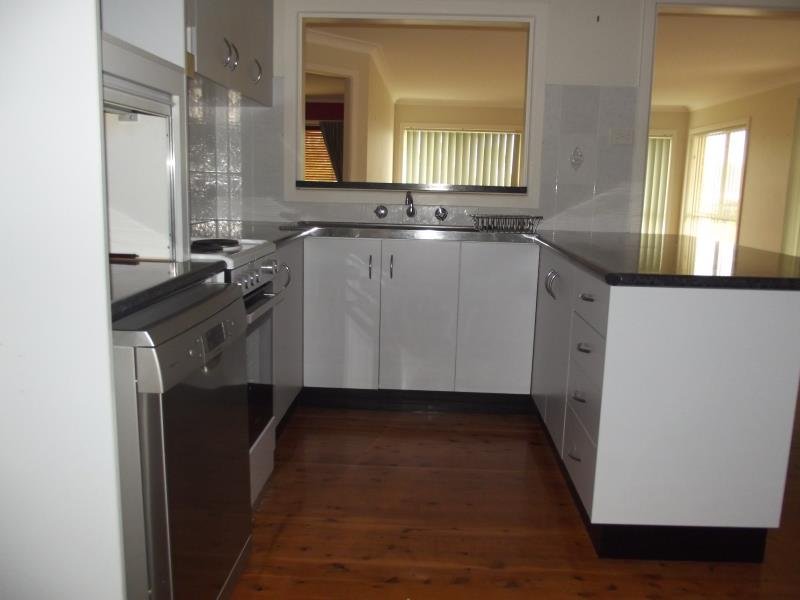 6 Noobillia Avenue TAMWORTH 3