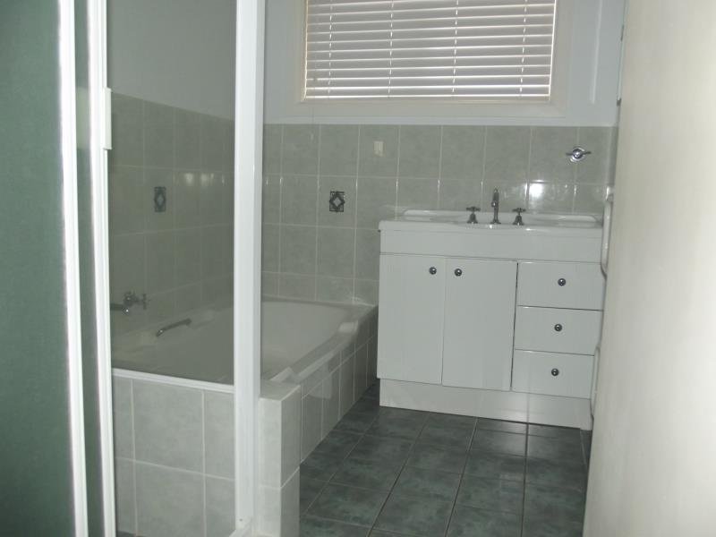6 Noobillia Avenue TAMWORTH 8