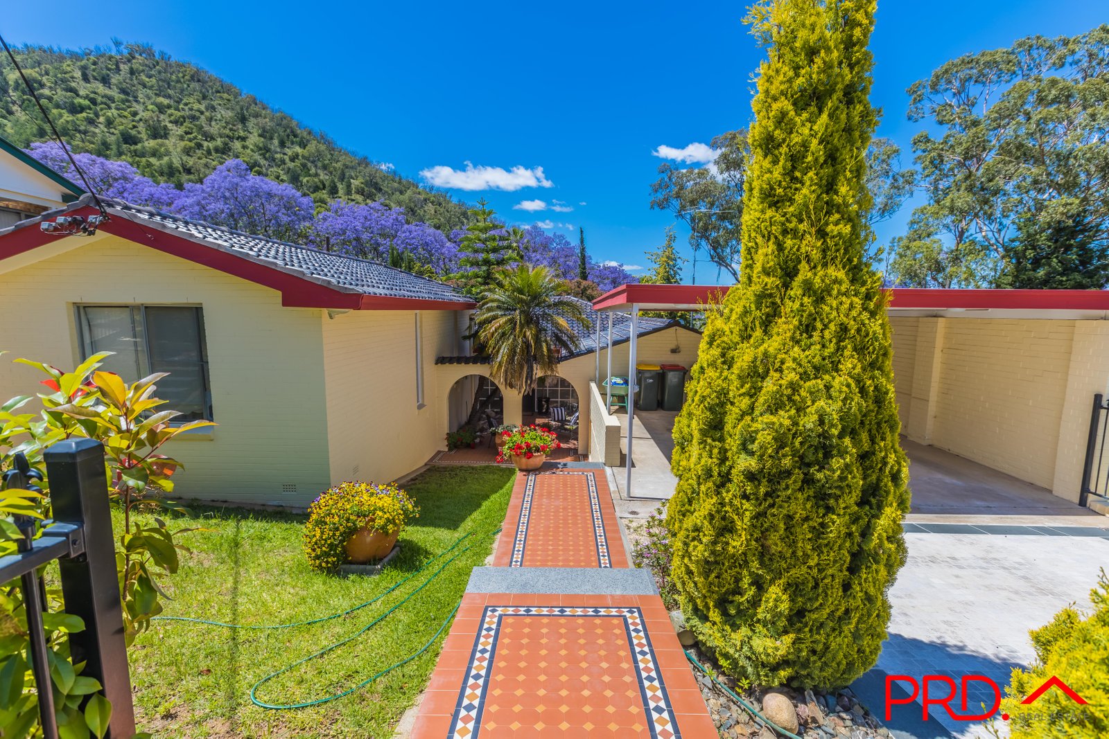 6 Nyrang Avenue TAMWORTH 1