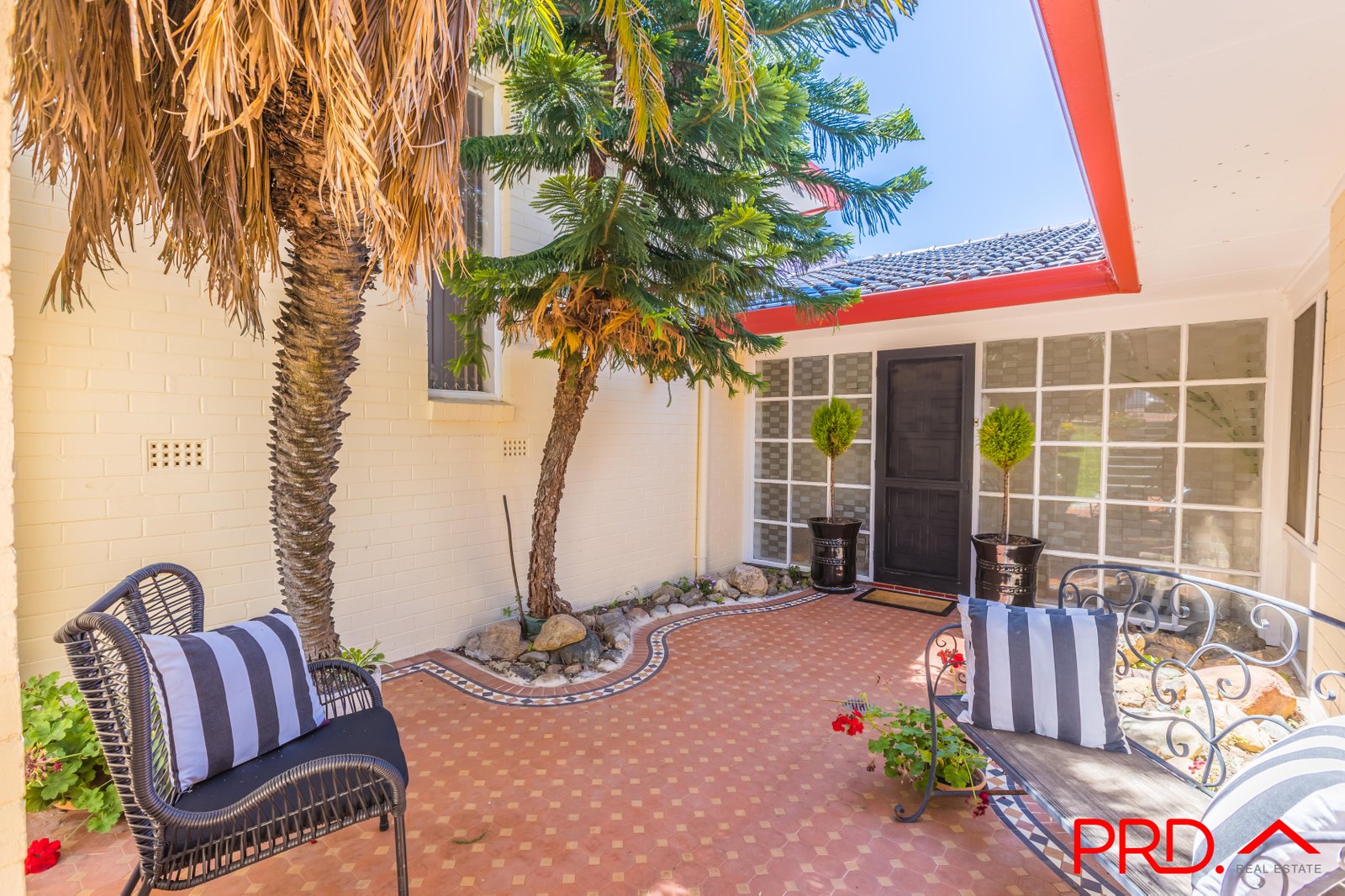 6 Nyrang Avenue TAMWORTH 4