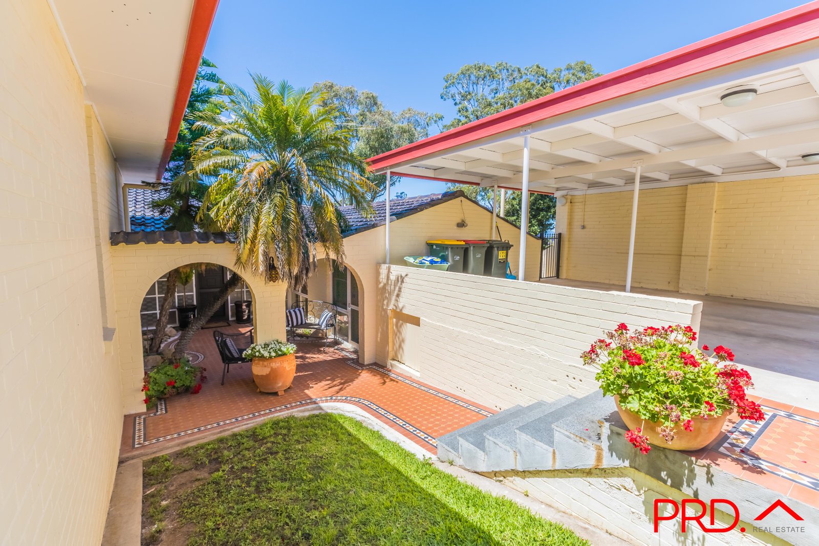 6 Nyrang Avenue TAMWORTH 5